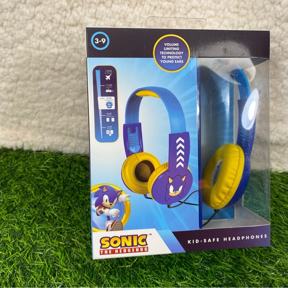 Sonic The Hedgehog Headphones With Volume Control for Ages 3 Up Blue and Yellow - Picture 2 of 8